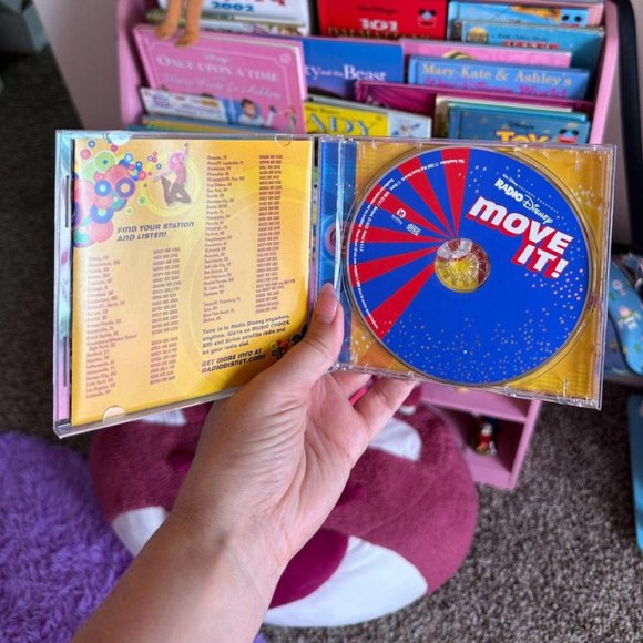 RADIO DISNEY MOVE IT CD - Picture 3 of 3